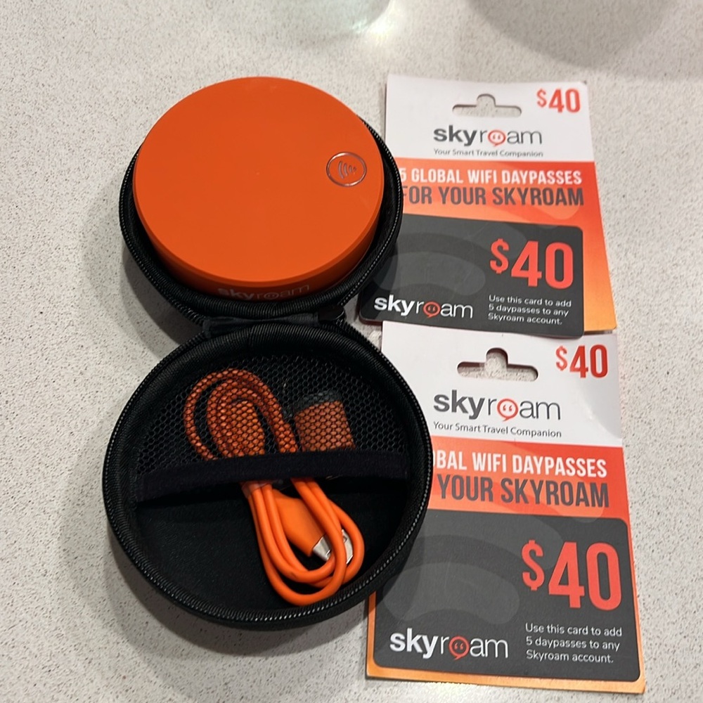 Mobile Solis Lite Hotspot & Power Bank with Lifetime Data - Inc Case &